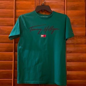 Tommy Hilfiger bright forest green boys size L 16-18 t-shirt